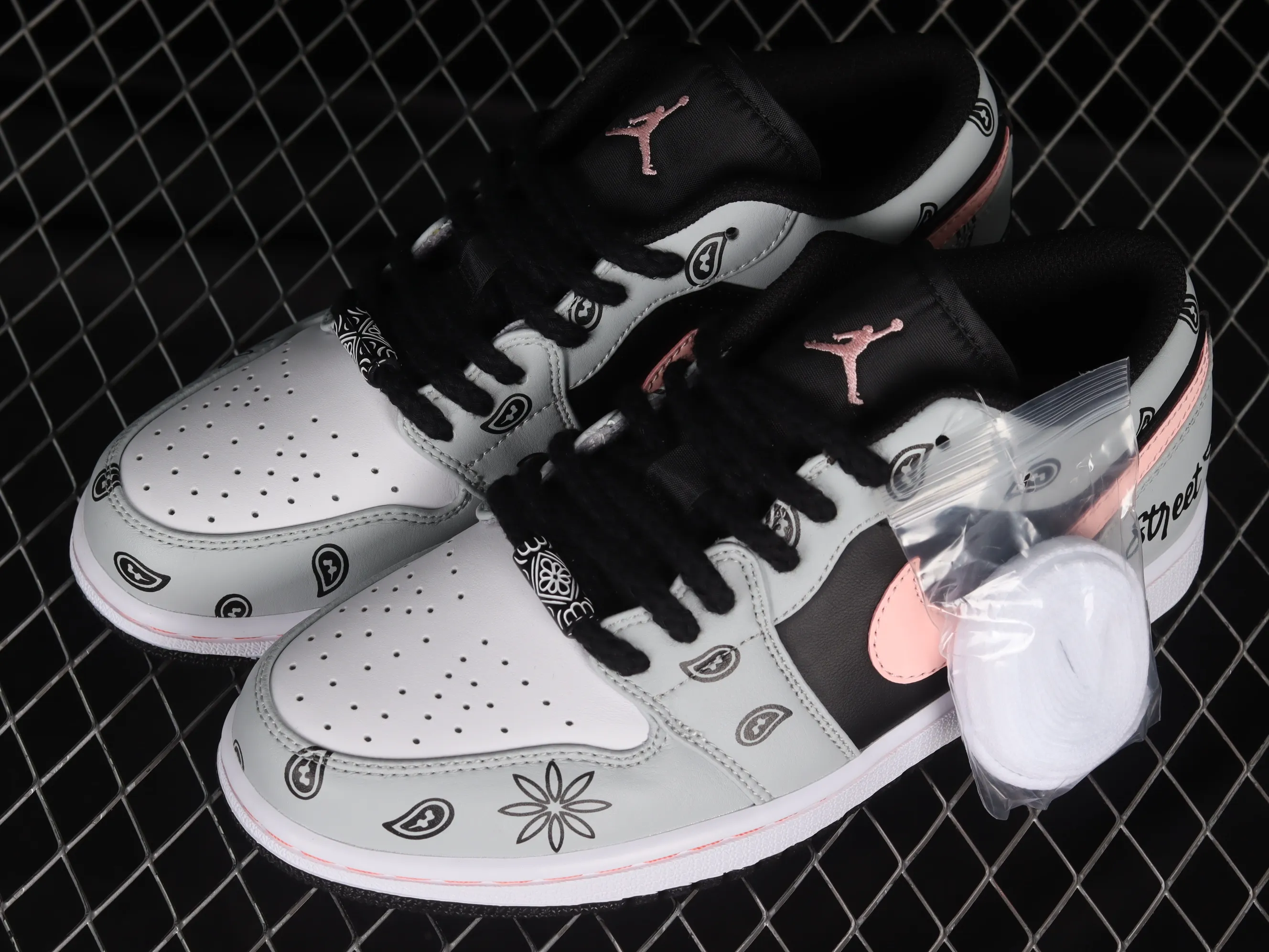 All categories Air Jordan Jordan series basketball shoes Air Jordan 1 Low Air Jordan 1 Low AJ1 Joe 1 customized sports culture basketball shoes 553558-062